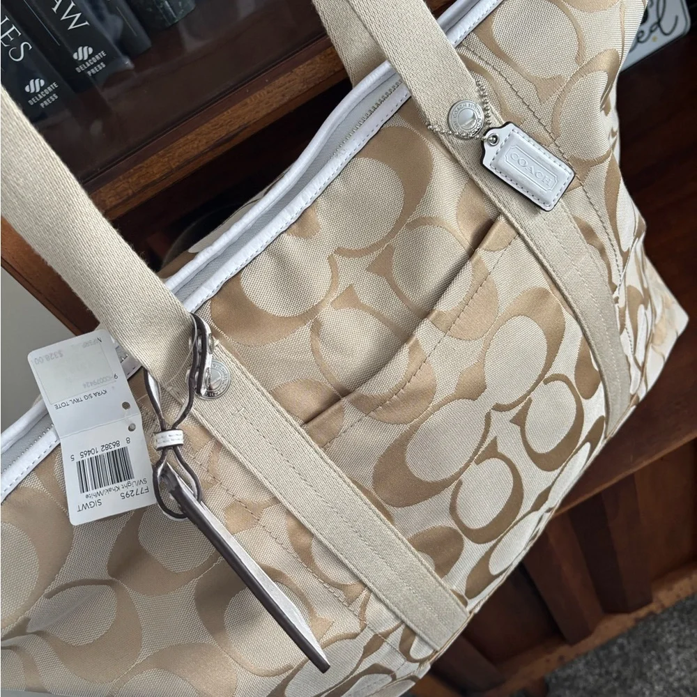 Coach 2012 Kyra Signature Travel Tote - Picture 2 of 7